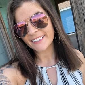 Meet your Posher, Courtney